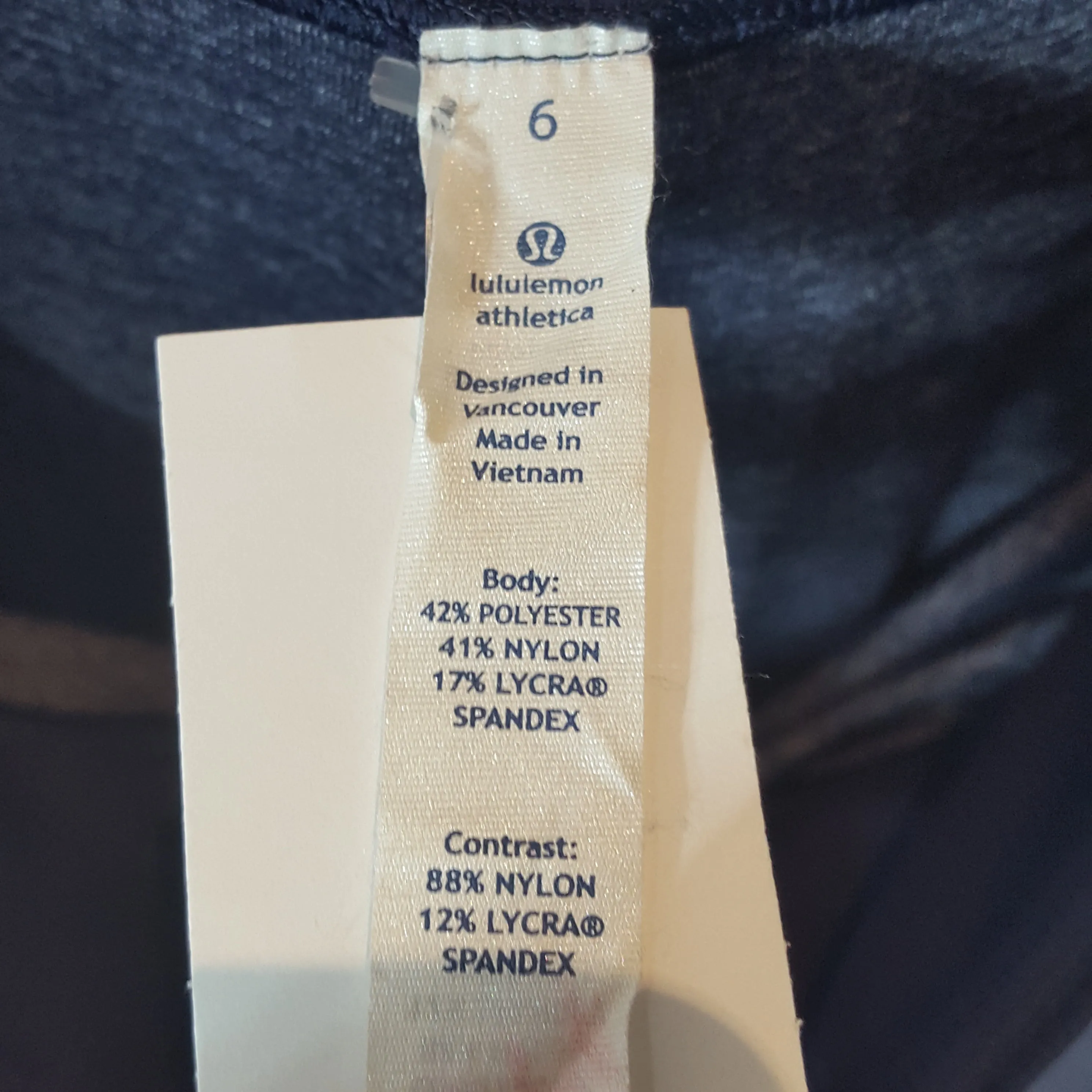 Lululemon Womens Yoga Shorts - Size 6 - Pre-owned - VXZPD4